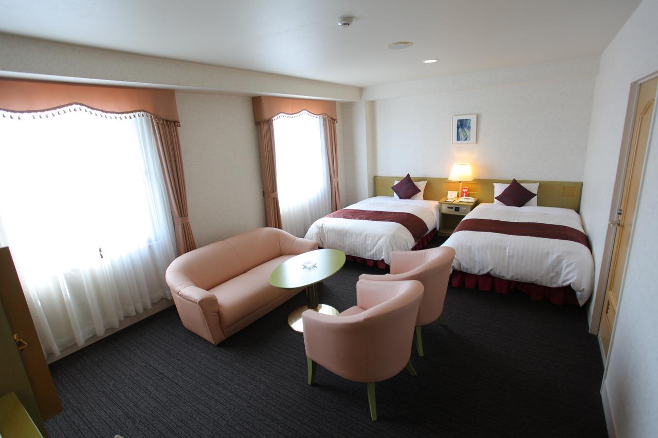 Hotel Verfort Hyuga Esterno foto