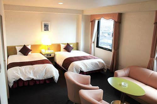 Hotel Verfort Hyuga Esterno foto
